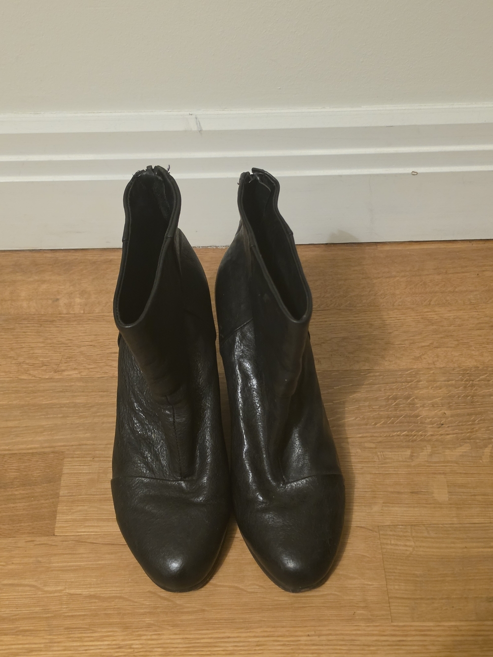Rag & Bone Classic Newbury ankle boots in black leather, size 40 (US 10)